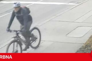 Dědoušek v Brně urazil cyklistu. Ten ho zbil, strčil pod auto a ujel
